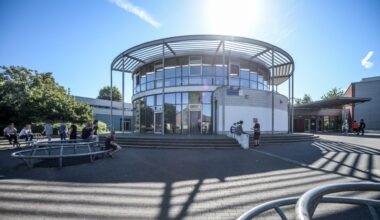 20 Schulen in Duisburg dicht: Rechtsextreme Drohungen nur heiße Luft | Regional