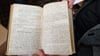 Seitenweise handgeschriebene Notizen im Miniaturformat: Wie intensiv sich vor rund 300 Jahren ein Leser mit diesem Werk auseinandersetzte, findet Anne Schaich besonders faszinierend.