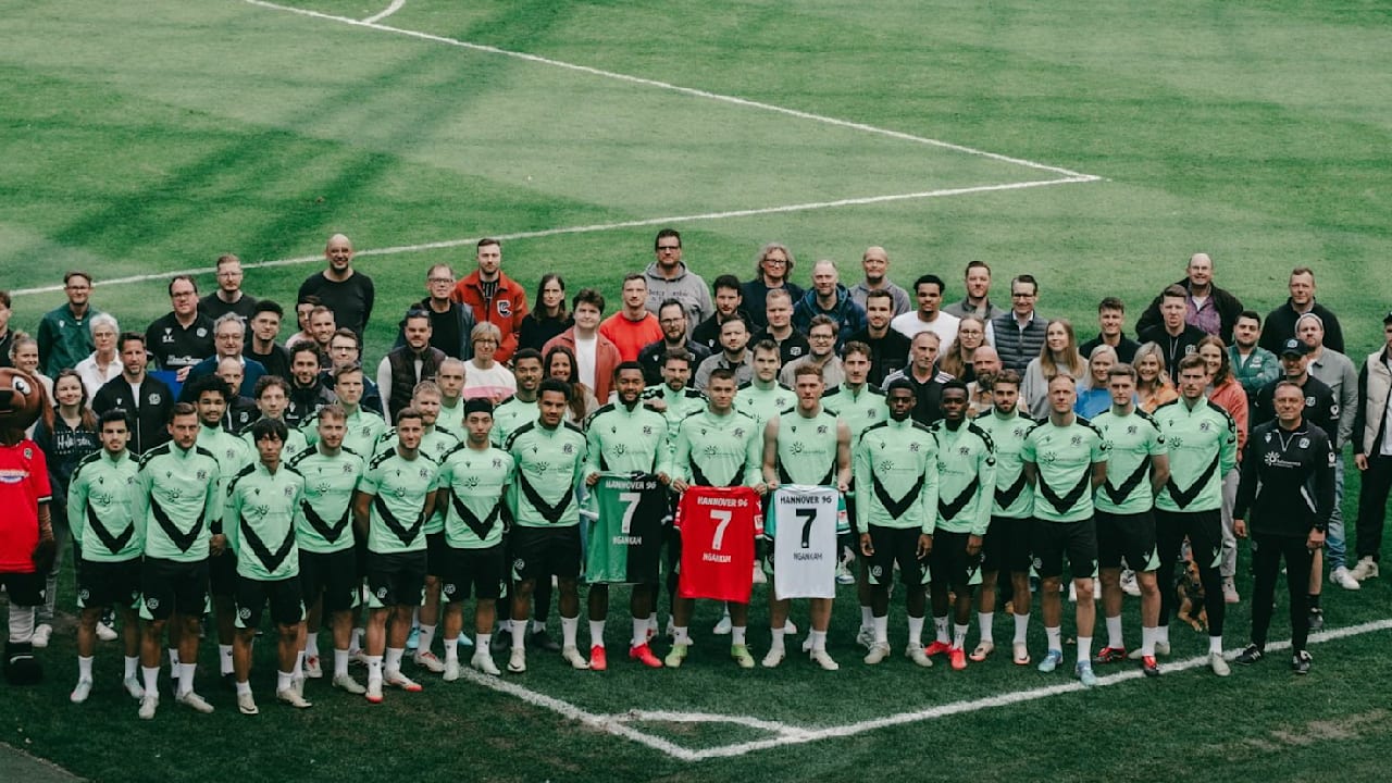 Hannover 96: Nach Horror-Verletzung! Tolle Geste: Familien-Foto für Jessic Ngankam | Sport