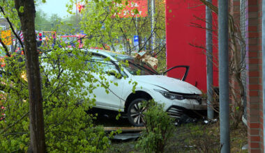 Hamburg: Unfall-Fahrer lässt sterbenden Beifahrer im Wrack zurück | Regional