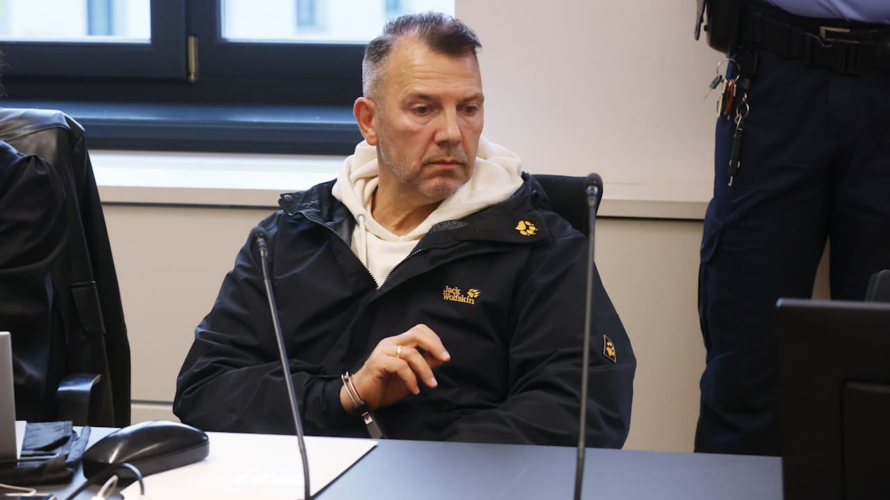 Sexueller Missbrauch: 11 Jahre Haft für Penis-Tätowierer aus Dresden | Regional