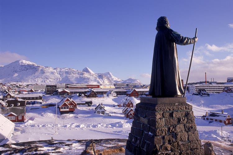 Statue des norwegischen Missionars und Stadtgründers Hans Egede in Nuuk.