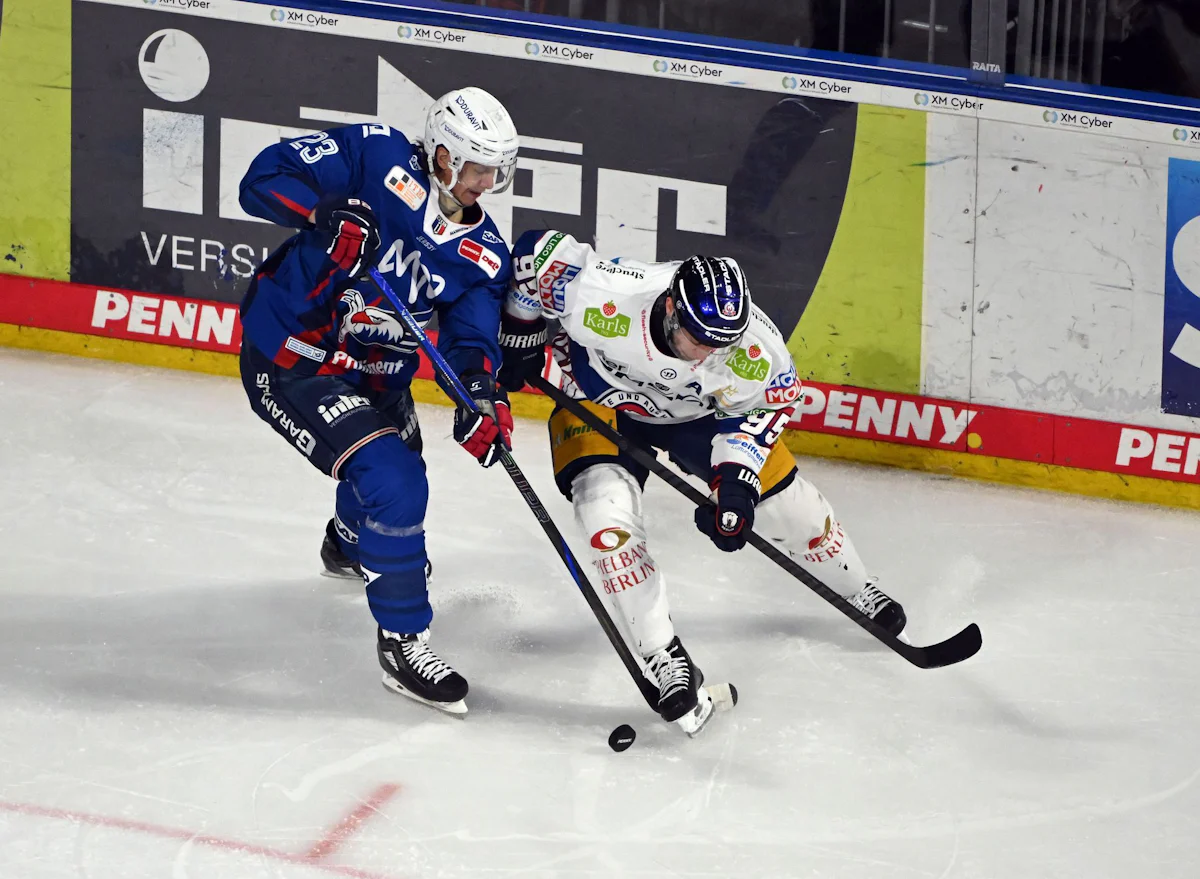 Deutsche Eishockey Liga - Adler Mannheim scheitern an Eisbären Berlin - Sport