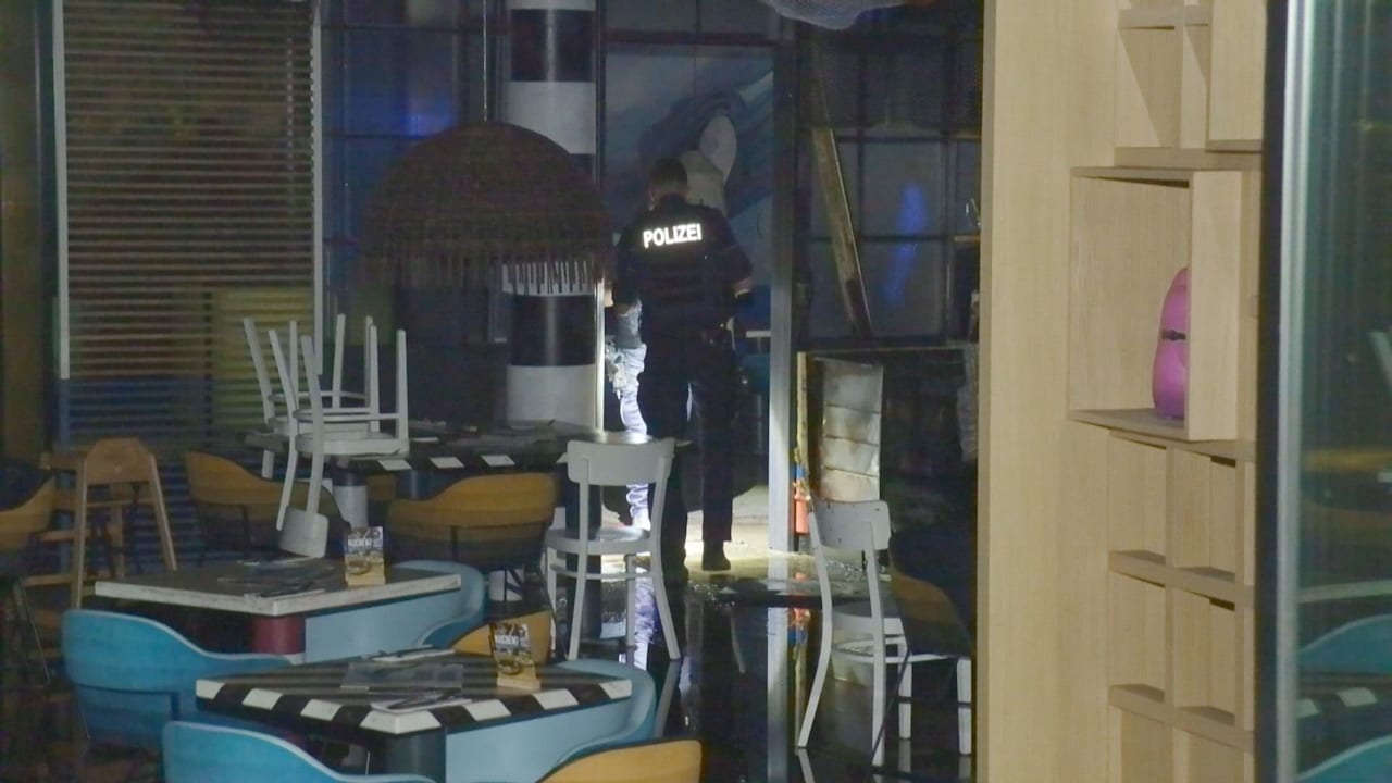 Bonn: Feuer in früherem Henssler-Restaurant „Ahoi“ – Hotel evakuiert | Regional