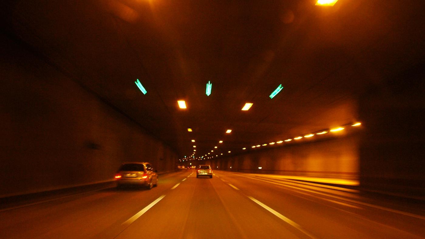 Polizei stoppt Raserduo im Britzer Tunnel