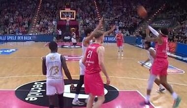 Basketball: Sensationstreffer von Bonn zählt nicht, Telekom Baskets siegen trotzdem | Sportmix