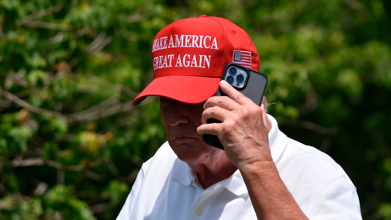 Donald Trump: Aus Versehen! US-Präsident ruft seinen Intimfeind an | Politik