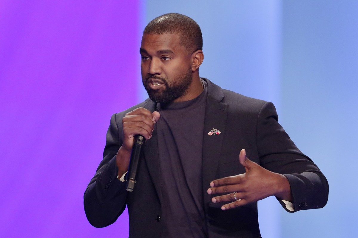 ARCHIV - 17.11.2019, USA, Houston: US-Rapper Kanye West spricht w�hrend eines Gottesdienstes in der Lakewood Church. (zu dpa "Kanye West: Ich entschuldige mich aufrichtig bei j�discher Community& ...