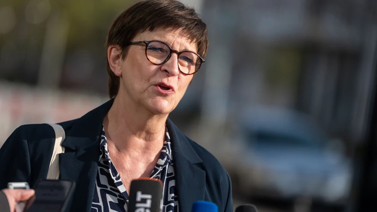 SPD-Frauen wollen Esken als Parteichefin oder Ministerin - Politik