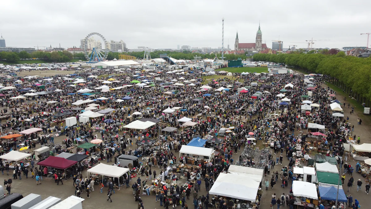 Theresienwiese: So geht es zu beim Mega-Flohmarkt in München - München