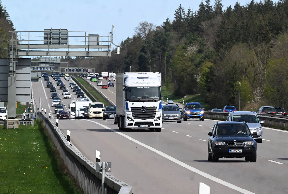 Verkehr - Wenige Staus zum Ferienende - Ausnahme auf A3 nach Brand - Bayern