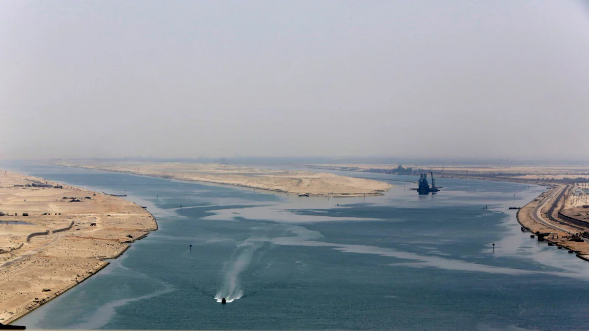 USA News: Suez- und Panamakanal - Trump will freie Durchfahrt für US-Schiffe - Politik