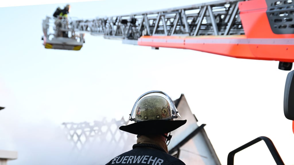 Einsatz in Leipzig: Brand in Mehrfamilienhaus
