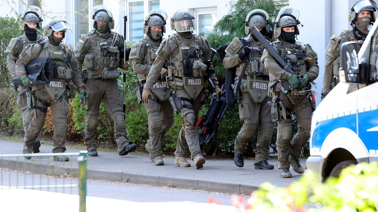Bedrohungslage in Hamburg: Elite-Polizisten suchen gefährlichen Mann | Regional