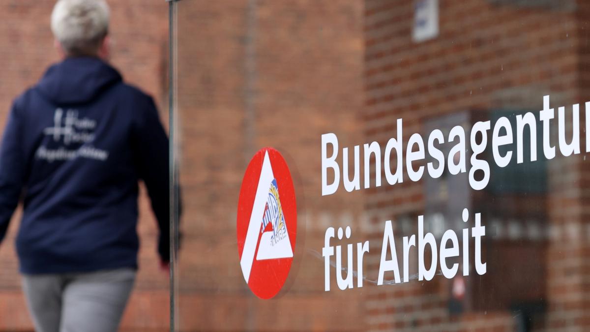 Bundesagentur für Arbeit: „Beitragserhöhungen stehen nicht zur Debatte“ – Nahles dementiert Bericht