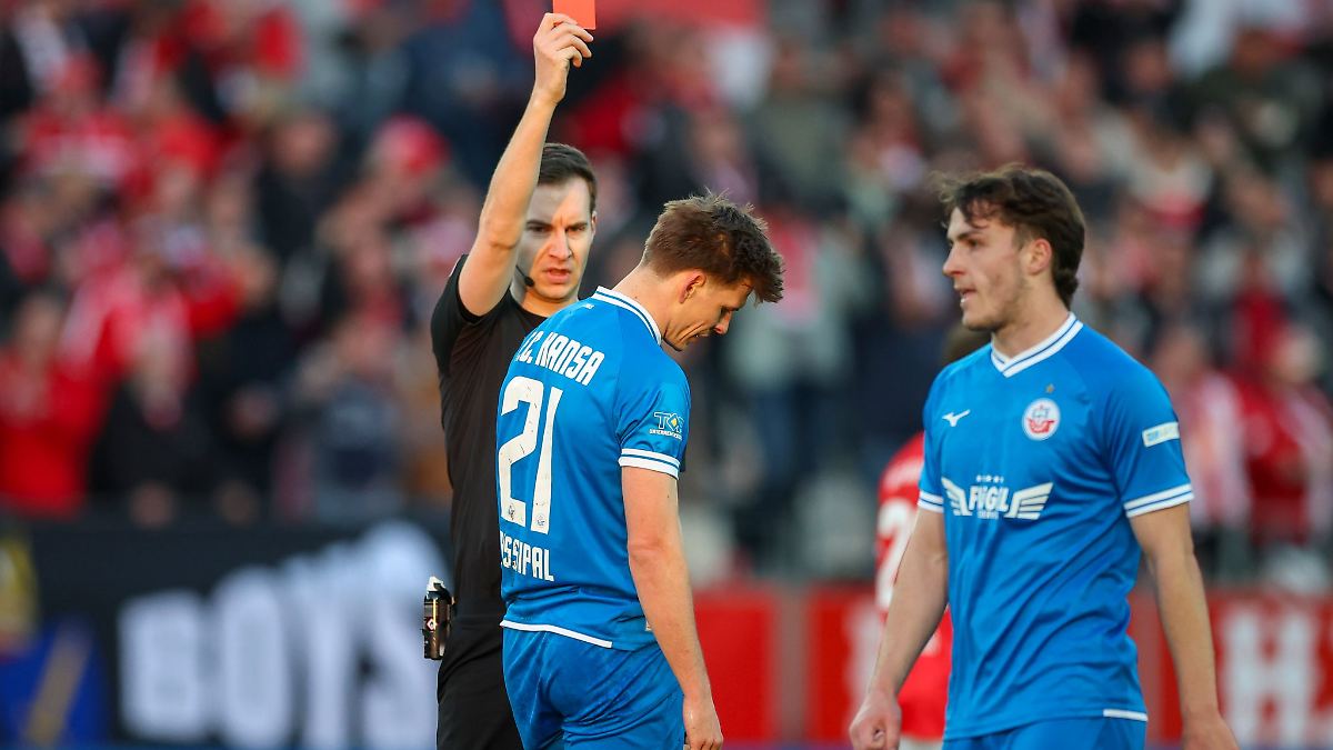 Mecklenburg-Vorpommern: Hansa Rostock verliert in Unterzahl in Essen