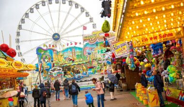 Niedersachsen & Bremen: Riesenrad, Achterbahn, Buden - Aufbau der Bremer Osterwiese