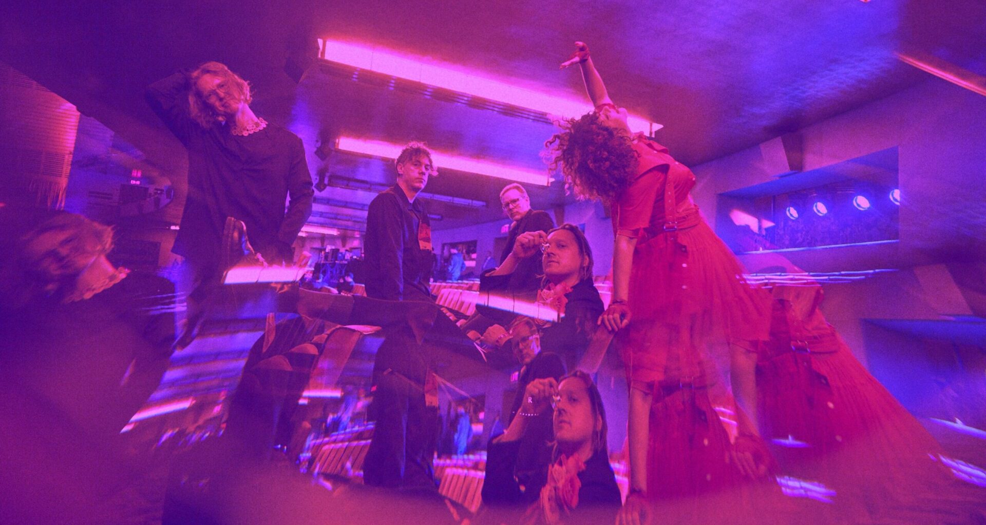 Arcade Fire kündigen neues Album "Pink Elephant" an