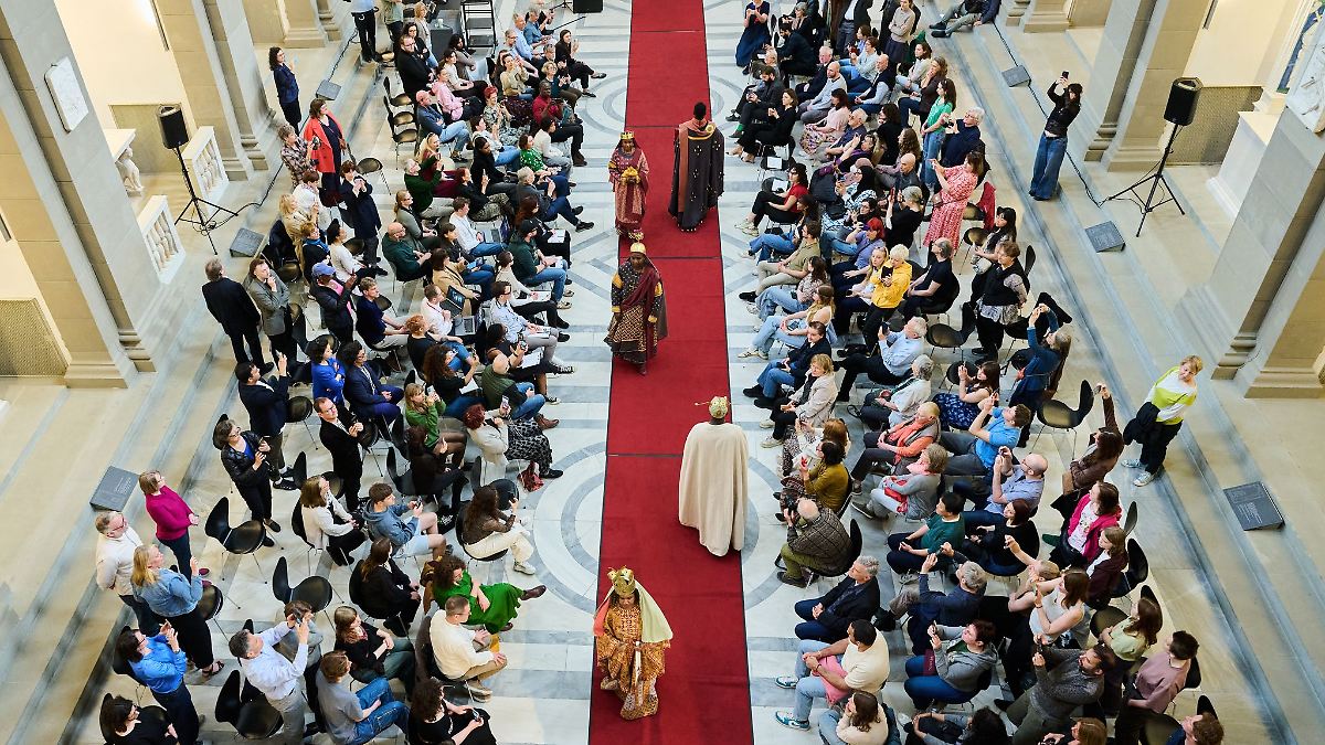 Berlin & Brandenburg: Modenschau im Bode-Museum mit nubischer Gewandkunst
