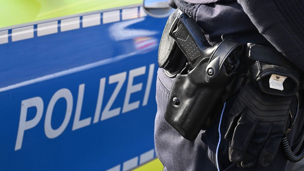 Niedersachsen & Bremen: Polizei nimmt nach Fenstersturz einer Frau 40-Jährigen fest