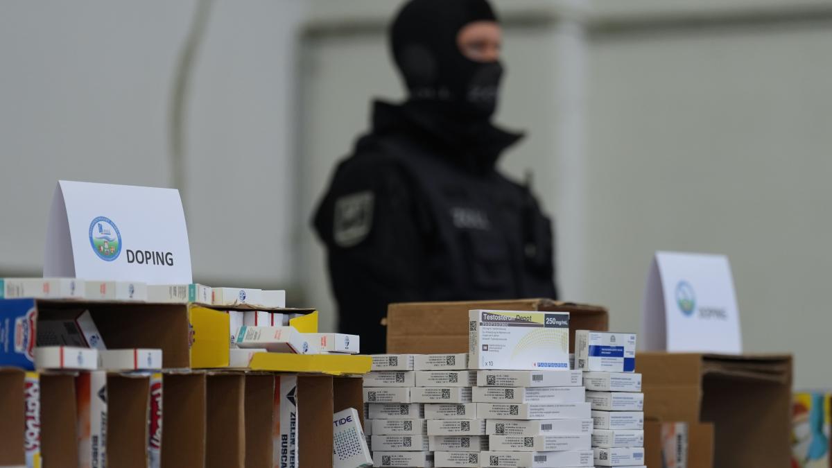 Festnahmen in Hamburg: Drei Brüder sollen großen Drogen-Versandhandel aufgezogen haben