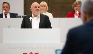 Berlin & Brandenburg: Brandenburgs Regierung verteidigt Kürzungen und Schulden