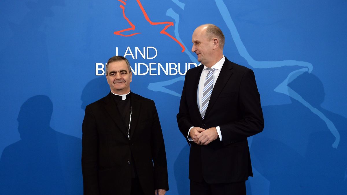 Berlin & Brandenburg: Woidke würdigt Papst Franziskus: "Nah bei den Menschen"