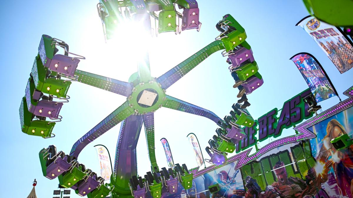Bunter Rummel in Bremen - Osterwiese beginnt