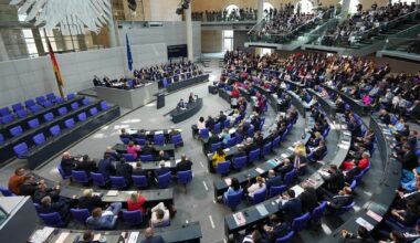Koalitionsverhandlungen: ++ Opposition kritisiert Union und SPD wegen ausgesetzter Bundestagssitzungswoche ++ Liveticker