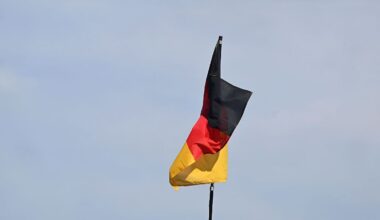 Niedersachsen & Bremen: Demo und Gegendemo in Cuxhaven - Polizist verletzt