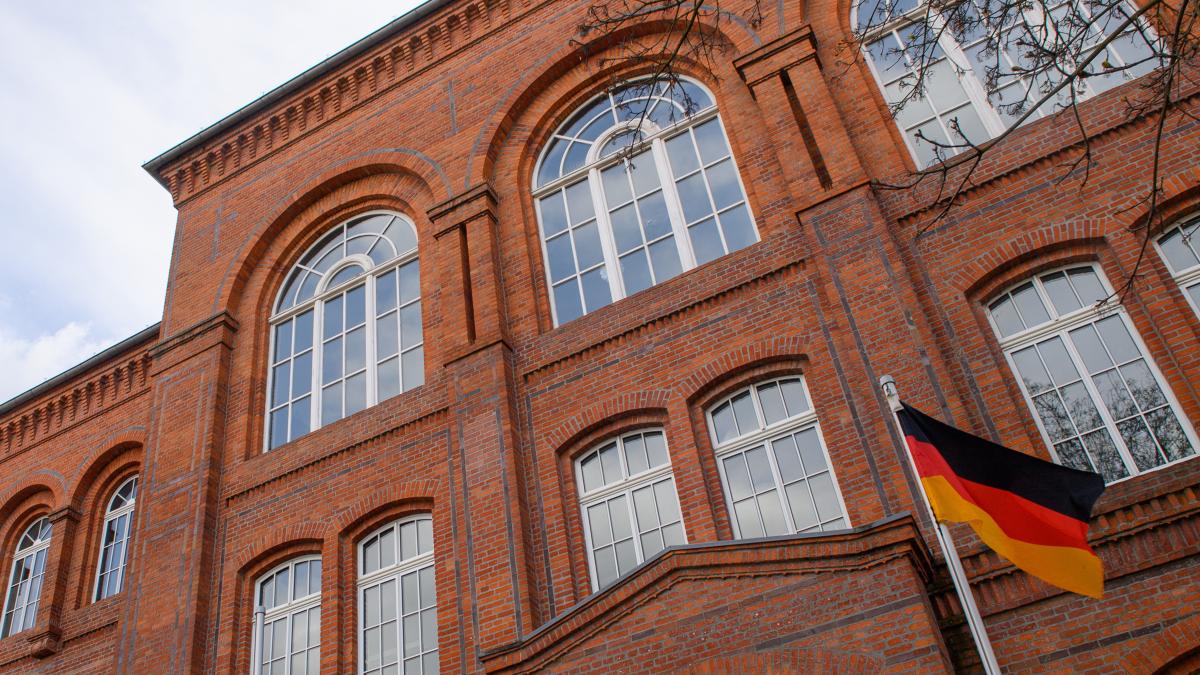 Sachsen-Anhalt: Nach AfD-Beschluss – Schulen im Jerichower Land hissen Deutschlandflagge