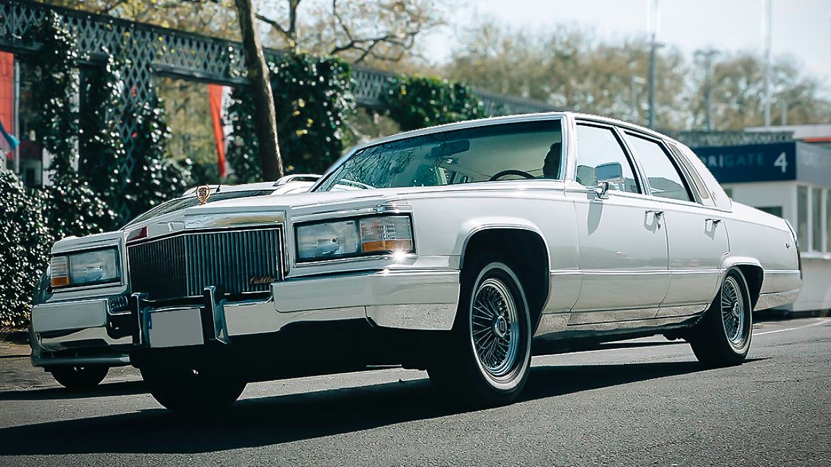 Aus dem Vollen geschöpft: Fahrt mit Cadillac Brougham - klassischer amerikanischer Luxus