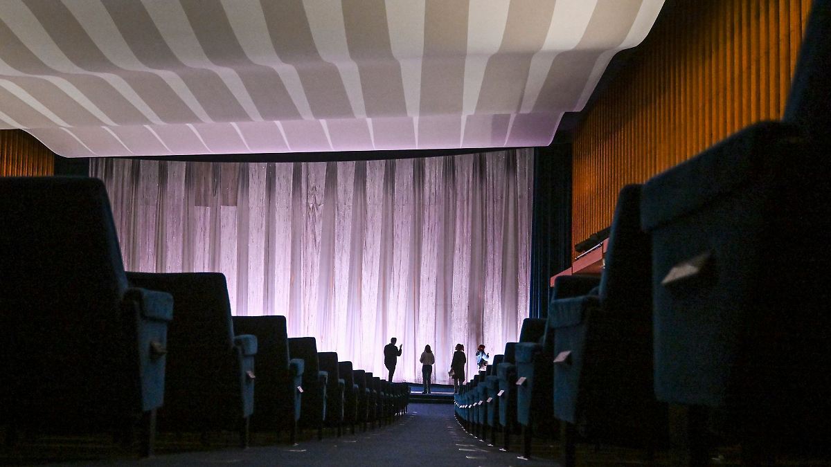 Berlin & Brandenburg: Führungen durch das geschlossene Kino International geplant