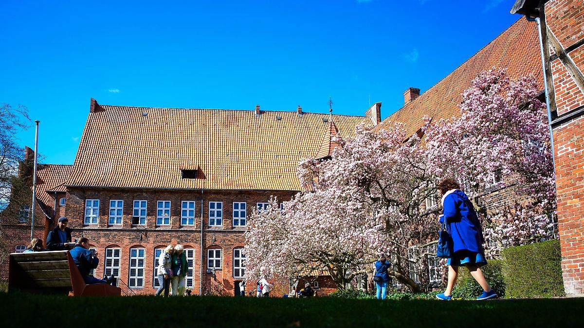 Niedersachsen & Bremen: Wochenendwetter: Erst viel Sonnenschein, dann Regenschauer