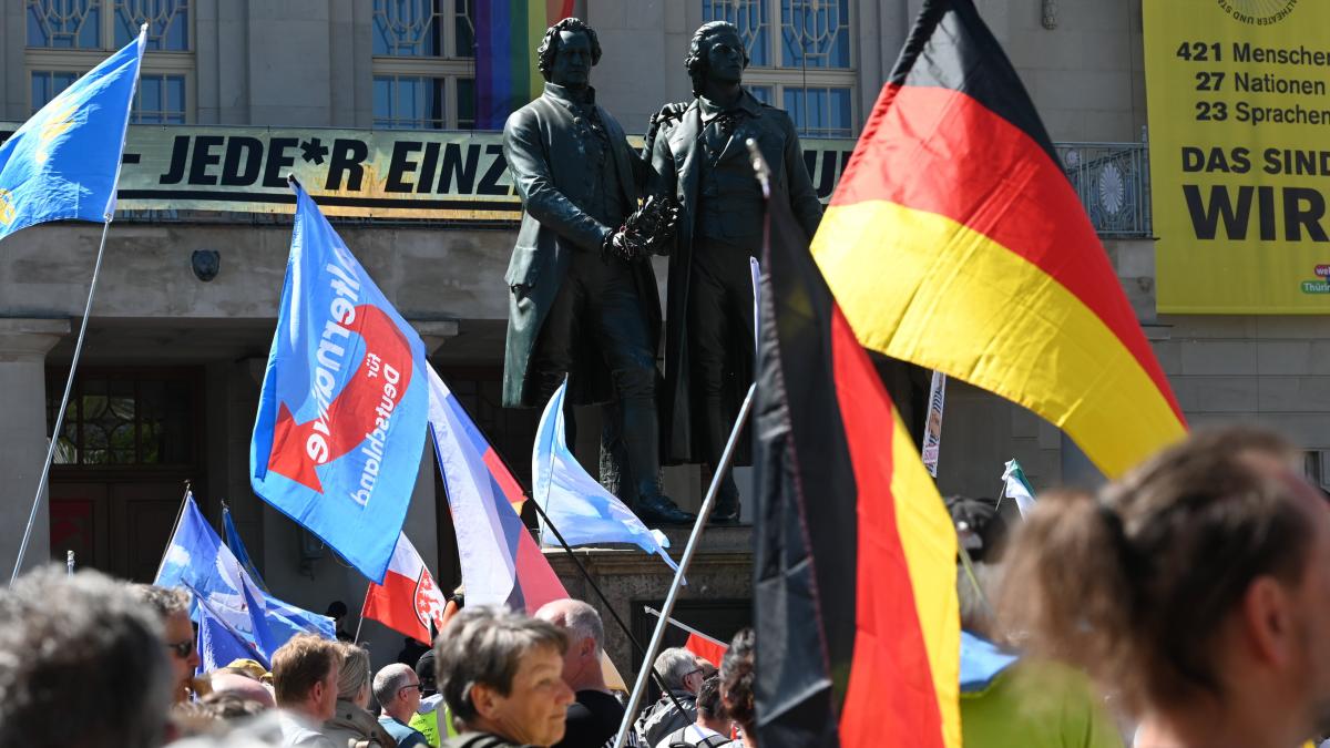 Übergriffe auf Polizisten: Proteste gegen rechte Demonstrationen von „Gemeinsam für Deutschland“