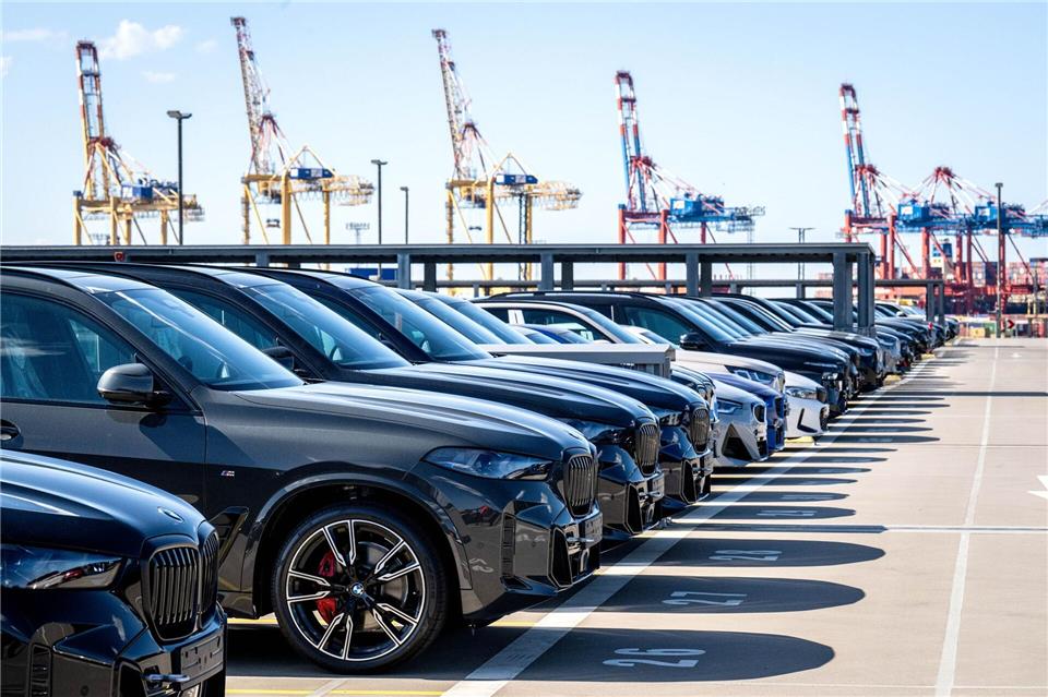Der Export von Autos könnten nach Berechnungen der BLG um 50 Prozent einbrechen.Sina Schuldt/dpa