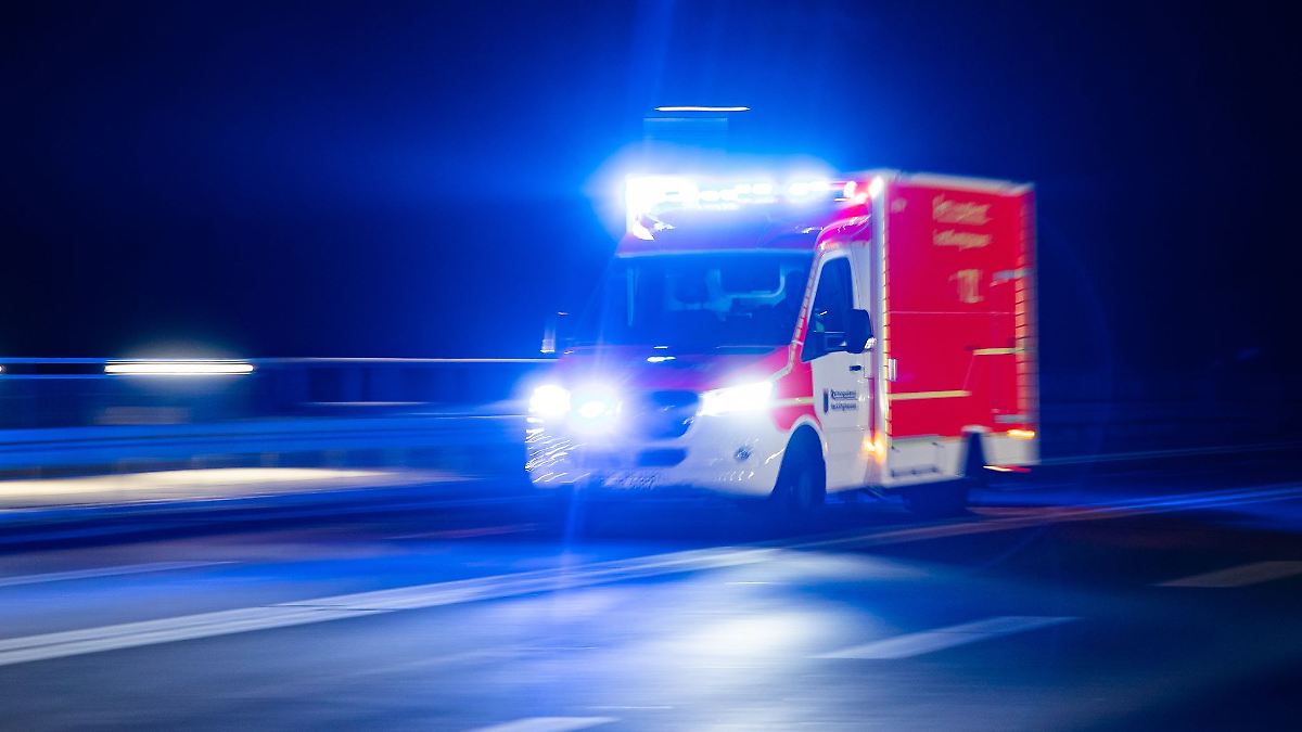 Hamburg & Schleswig-Holstein: Auto kollidiert mit Bus - sechs Verletzte