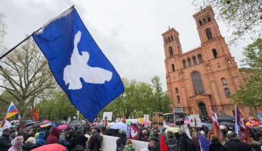 Berlin & Brandenburg: Ostermarsch in Berlin mit Hunderten Teilnehmern