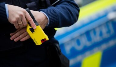 Berlin & Brandenburg: Mann bedroht Familie mit Messer - Polizei setzt Taser ein