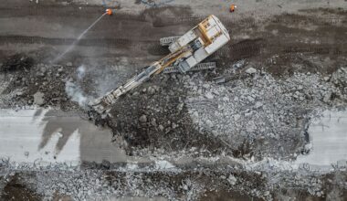 Berlin & Brandenburg: Westendbrücke über Gleisen komplett abgerissen