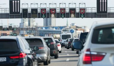 Hamburg & Schleswig-Holstein: Stau vor dem Elbtunnel - Unfall mit drei Autos