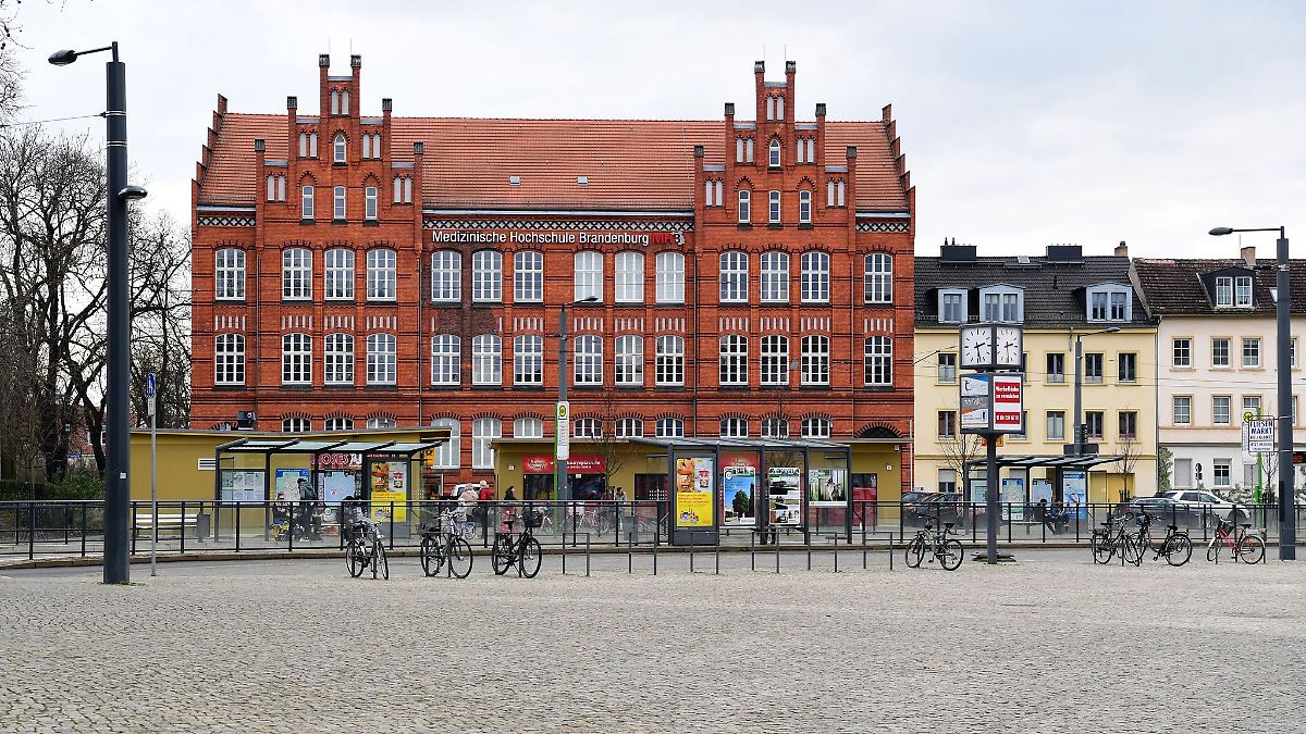 Berlin & Brandenburg: Medizinische Hochschule fürchtet Kürzung - Demonstration