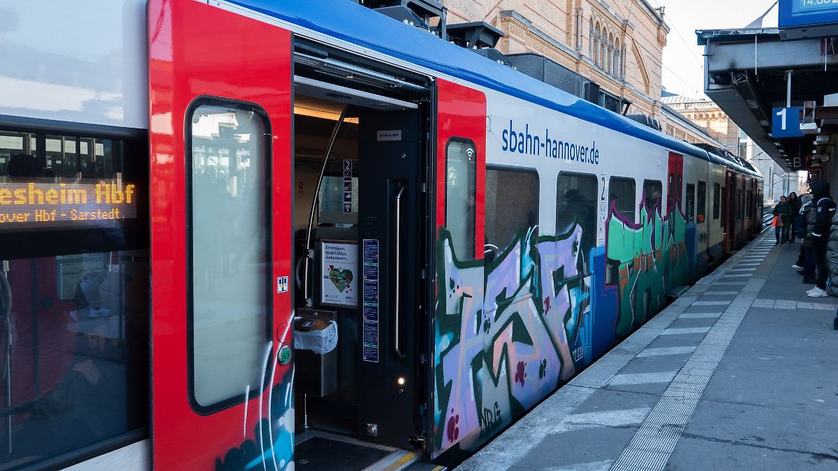 Niedersachsen & Bremen: Entlaufener Hund ohne Fahrschein in S-Bahn unterwegs