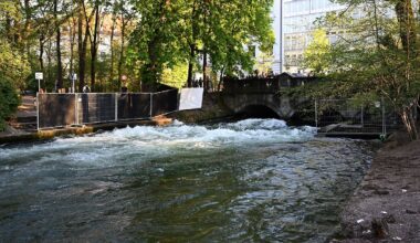 Bayern: Eisbach-Unfall: Zustand der Surferin hat sich stabilisiert