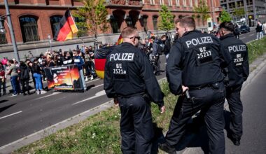 Berlin & Brandenburg: Hunderte protestieren in Berlin gegen rechte Demonstration