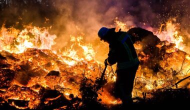 Niedersachsen & Bremen: Unbekannte entzünden Osterfeuer vorzeitig