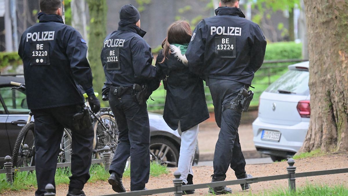 Berlin & Brandenburg: Mehrere Personen nach Ostermarsch angezeigt