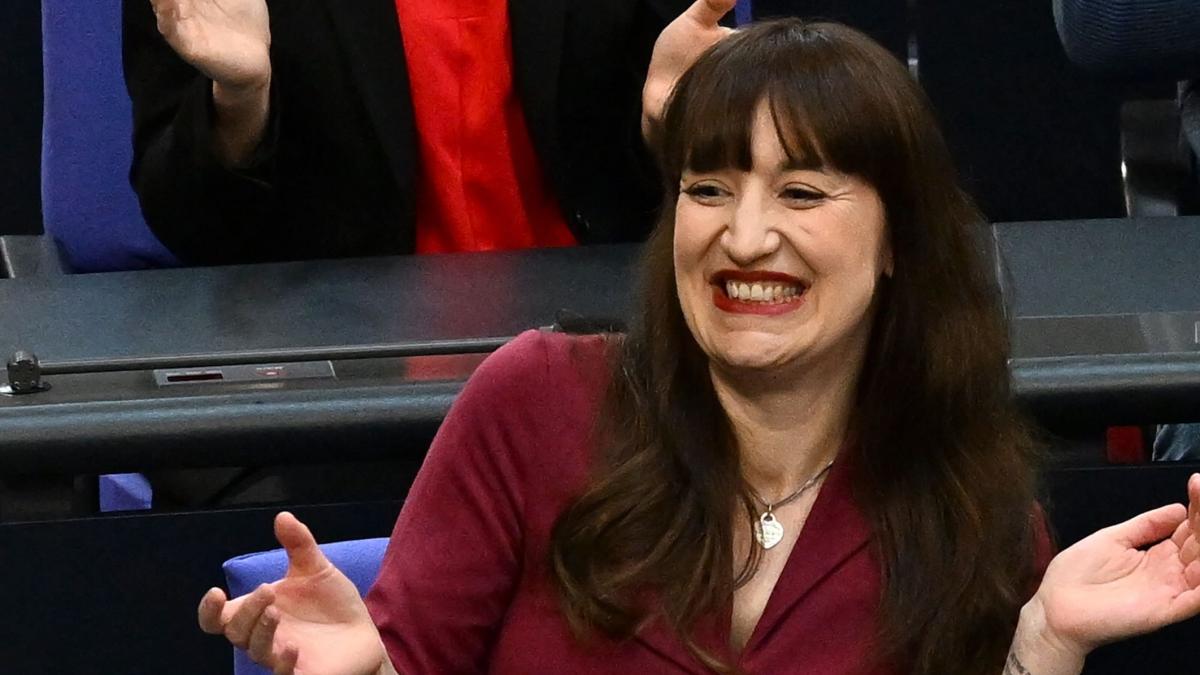 Umfrage: Heidi Reichinnek erstmals beliebteste Frau in der Politik