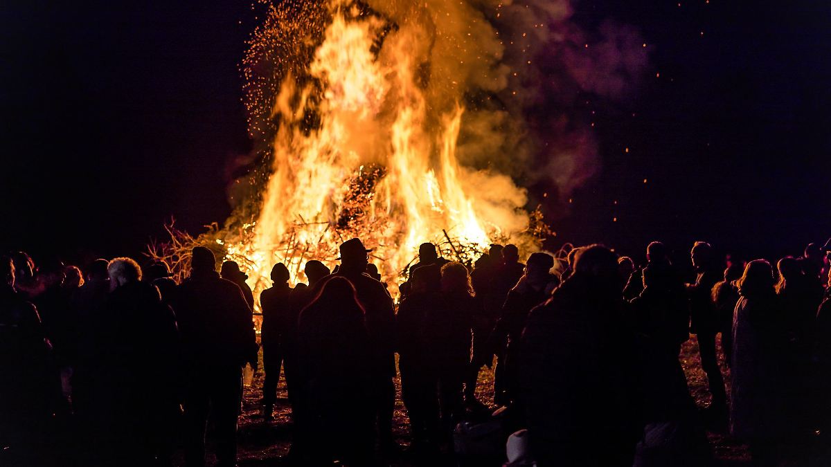 Berlin & Brandenburg: Osterfeuer wegen Trockenheit und Umwelt in der Diskussion