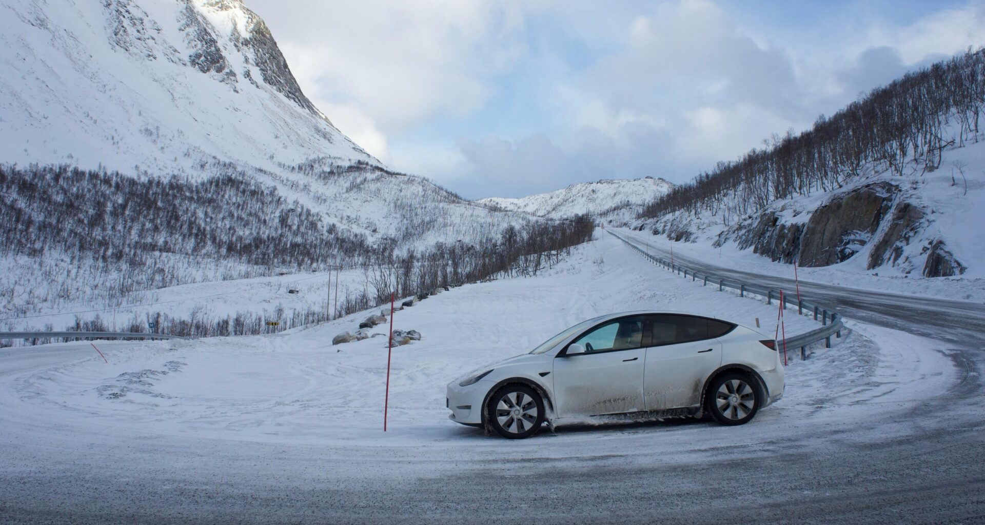 Mit dem Tesla Model Y in der Polarregion: Unser Autor hat genau das ausprobiert.
